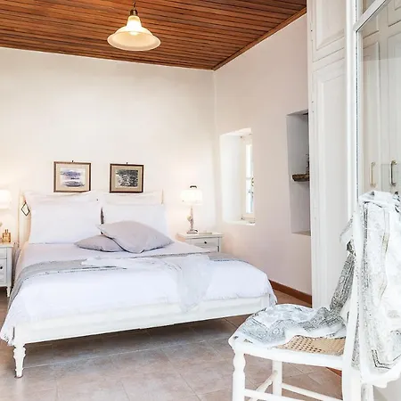 Astra, Pyrgos Sareli 1690 - A Heritage Mansion *